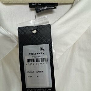 City Chic Woman’s Ivory Dress